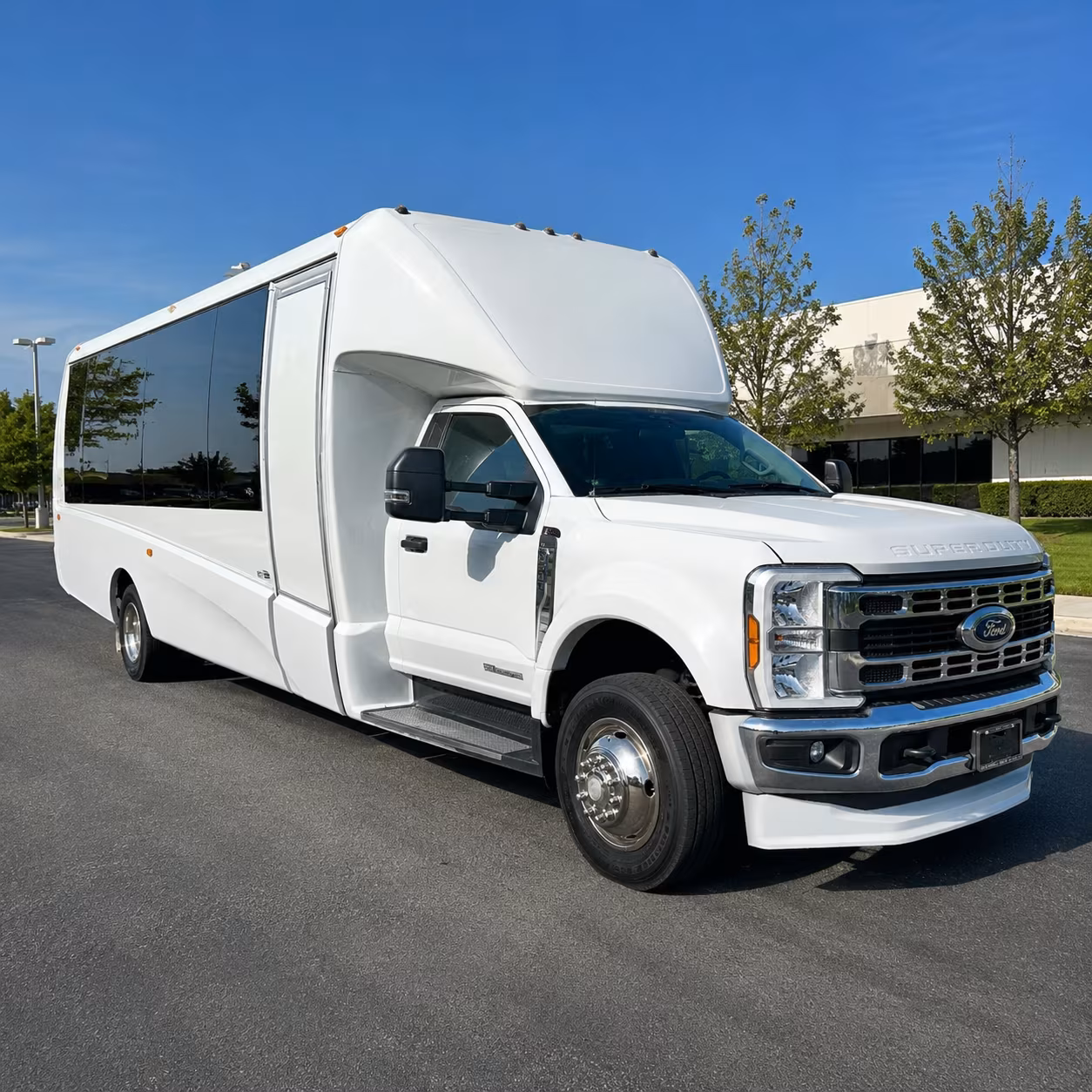 corporate airport transfer buses to and from spokane international airport geg